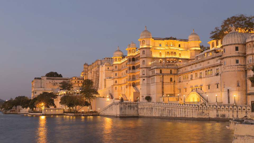The grand City Palace overlooking Lake Pichola in Udaipur